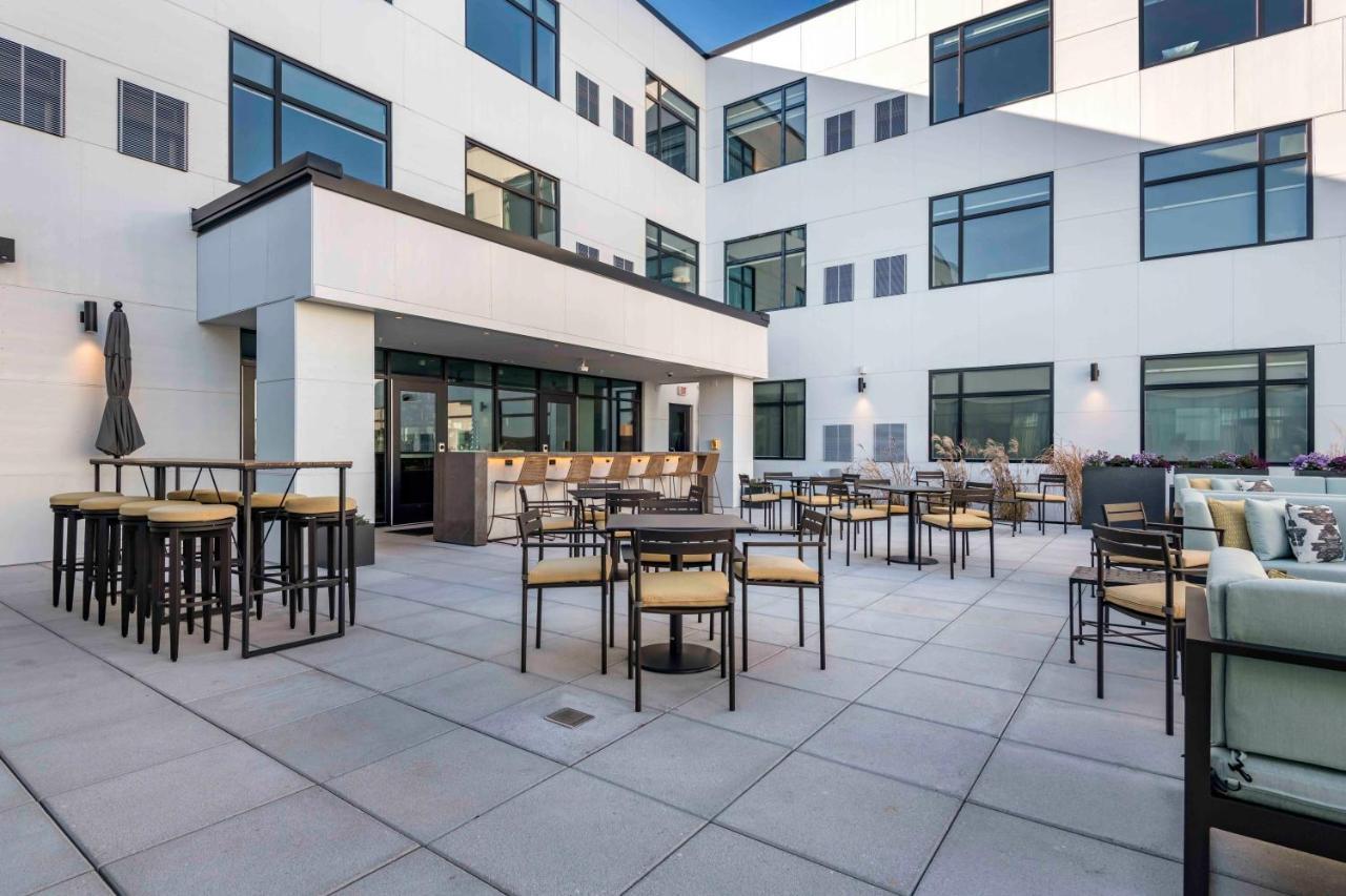 Cambria Hotel Portland Downtown Old Port Exterior photo